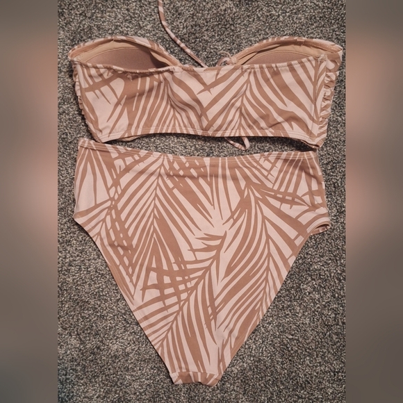 Joe Fresh Collab Roxy Earle Swim - Picture 3 of 7